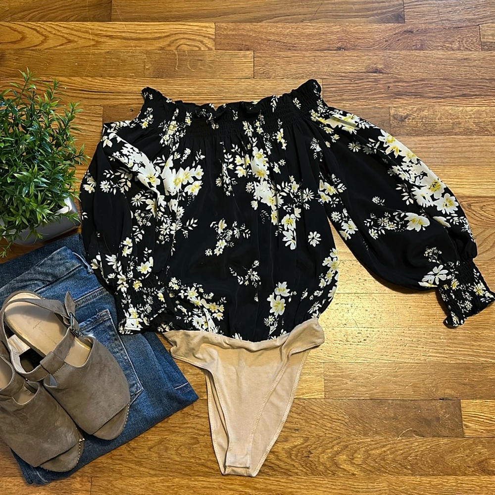 Wayf Womens XS Off shoulder Long Sleeve Puff Black Floral Ruffle Bodysuit Boho